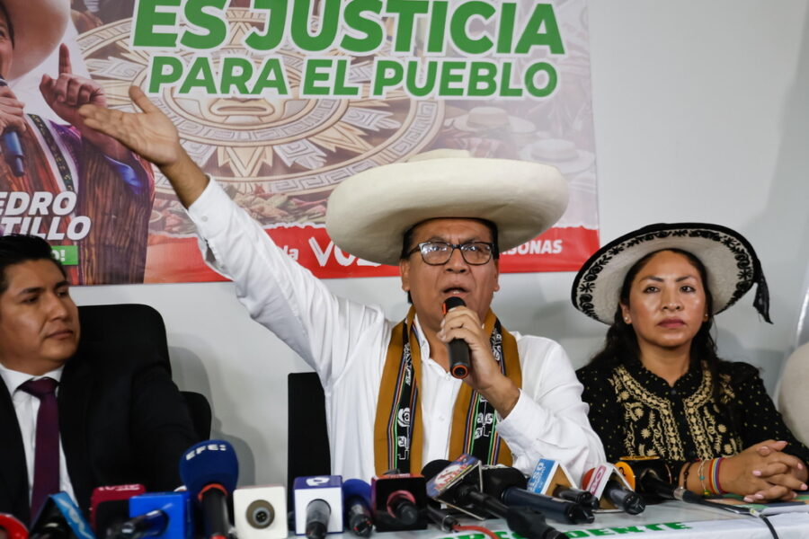 Senza le schede consolari il candidato di sinistra supererebbe Fujimori