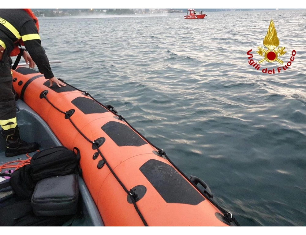 Quattro surfisti nel Lago Maggiore salvati dai vigili del fuoco