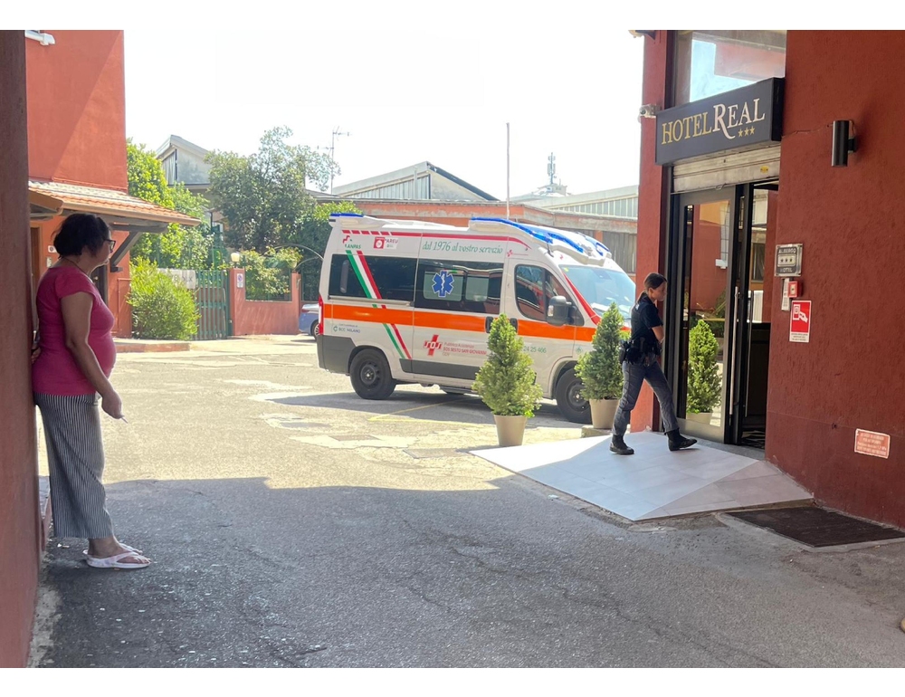 Ragazza di 25 anni trovata morta in una camera di hotel nel Milanese