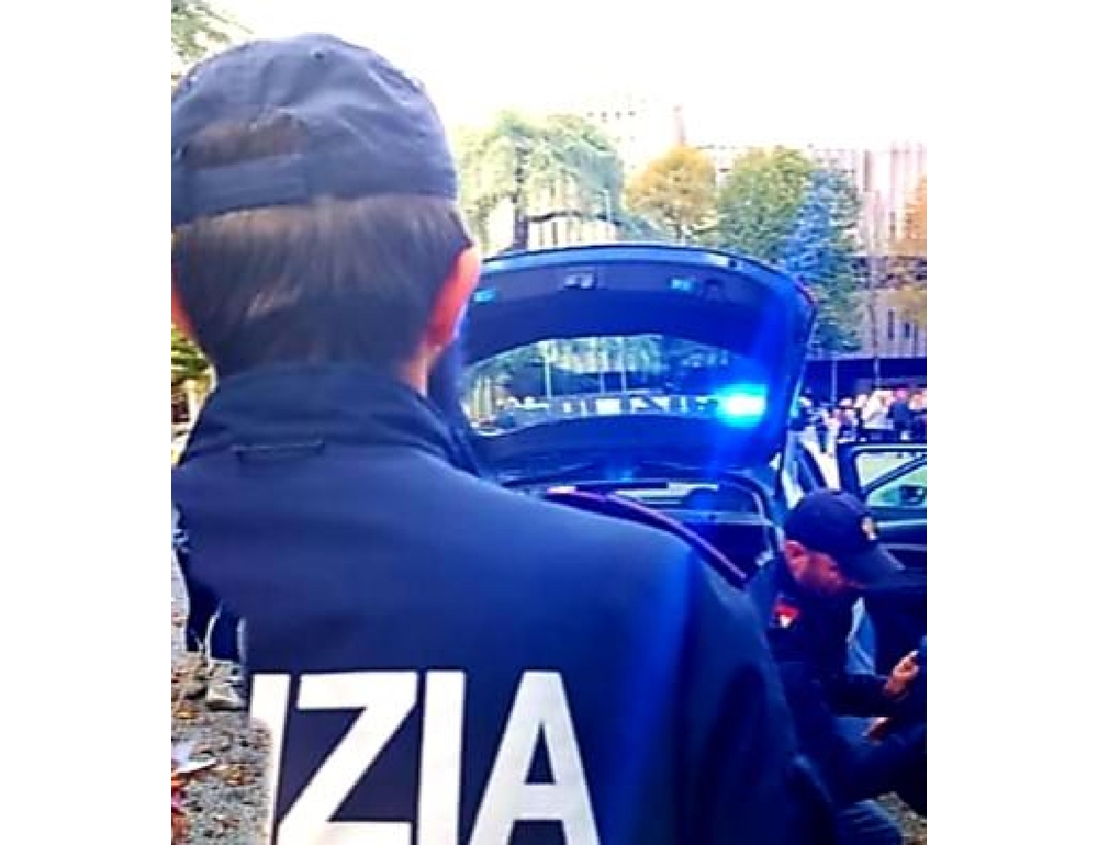 Ragazzi minacciano con coltello due ventenni in centro a Firenze