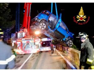 L'incidente causato da un automobilista che poi è fuggito