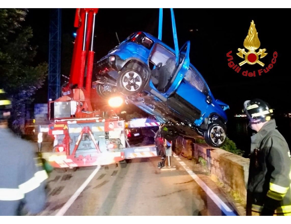 Auto nel lago a Brienno. Arrestato il conducente dell’altra vettura, guidava ubriaco