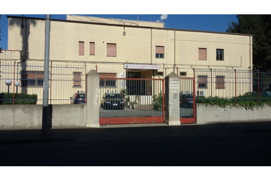 Portata in ospedale dai carabinieri per i controlli. Era in una casa abbandonata in paese