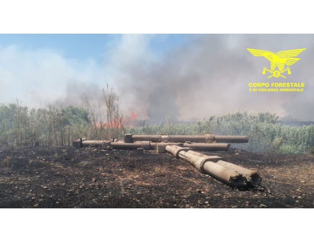 Roghi nel Cagliaritano, fiamme anche nella base militare di Decimomannu