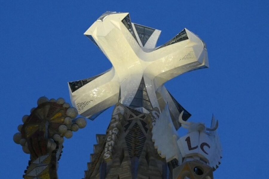 La Fundacion Endesa di Enel illumina la Torre di Gesù inaugurata dal Papa