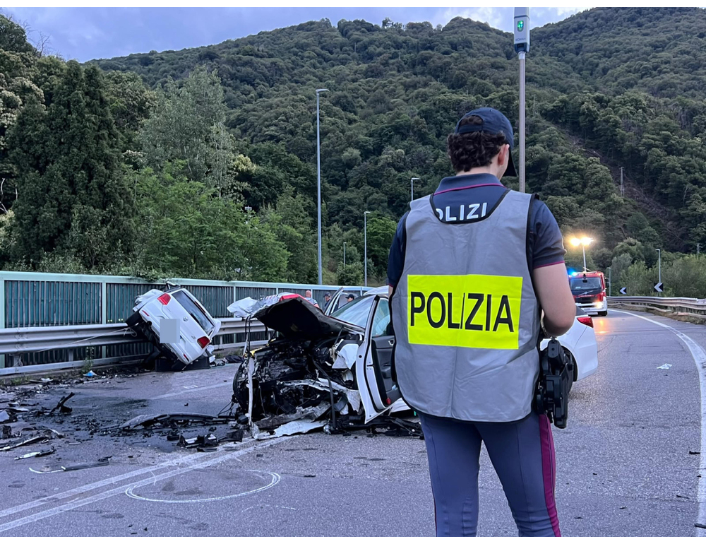 Schianto nel Bresciano, le vittime sono due giovani sorelle
