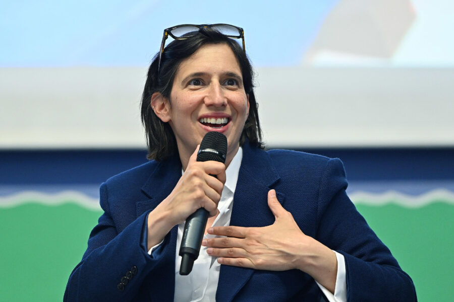 'Mentre lui fa filtrare irritazione per disagi viaggiatori'