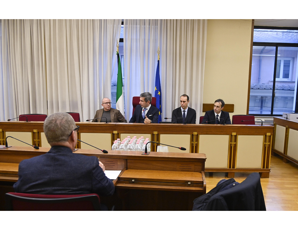 Scontro in Commissione Covid, il presidente ‘resto’