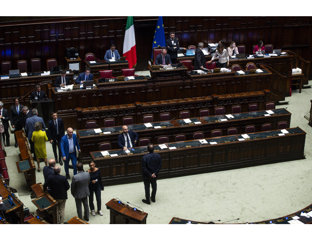 Scontro opposizioni-FnV,"richiamate a leggi razziali", "voi razzisti con italiani"