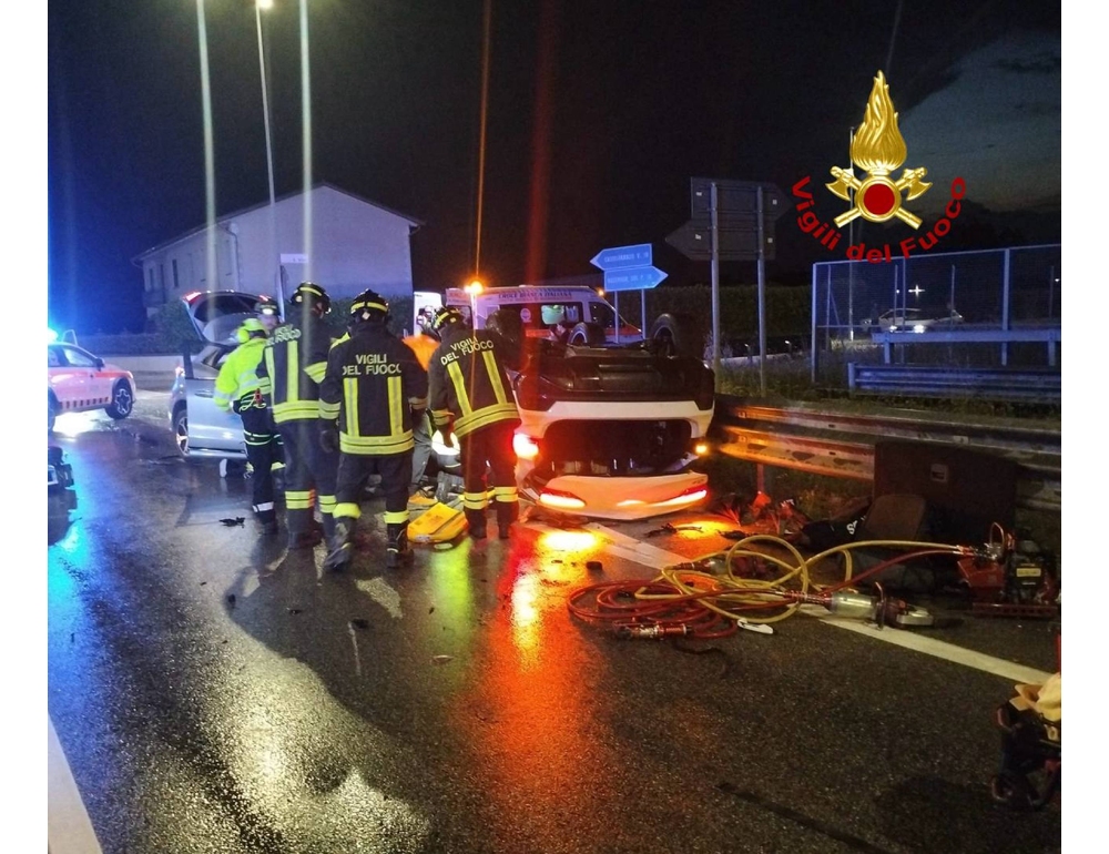 Scontro tra due automobili nel Trevigiano, un morto e sette feriti