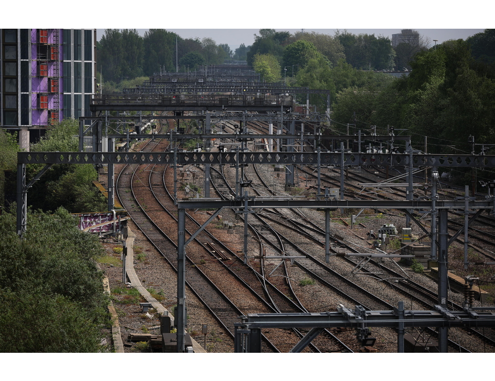 Scontro tra due treni a nord di Londra, ‘morto un macchinista’