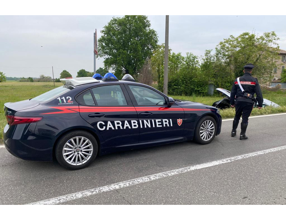 Sedicenne denuncia, ‘violentata nel parcheggio di una discoteca pavese’