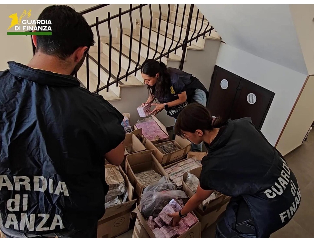 Sequestrati 400 chili di hashish, arrestato corriere nel Siracusano