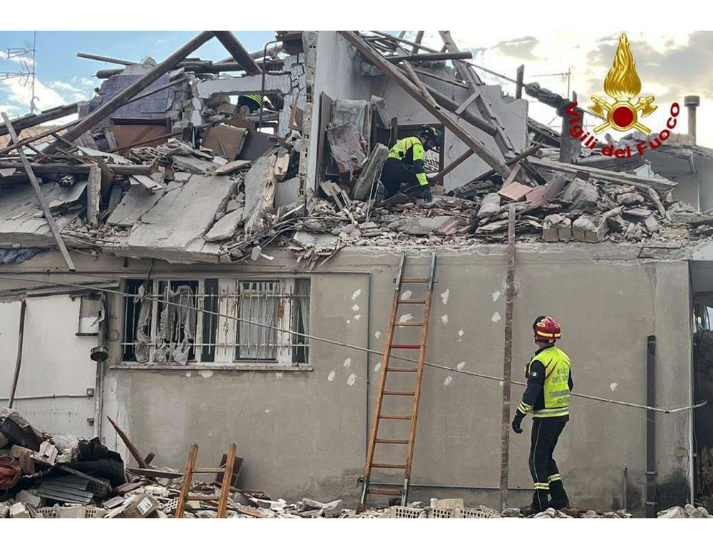 Si aggrava il bilancio della palazzina crollata, tre morti e due feriti