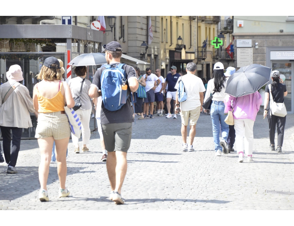 Si avvicina il grande caldo, 9 città con il bollino giallo
