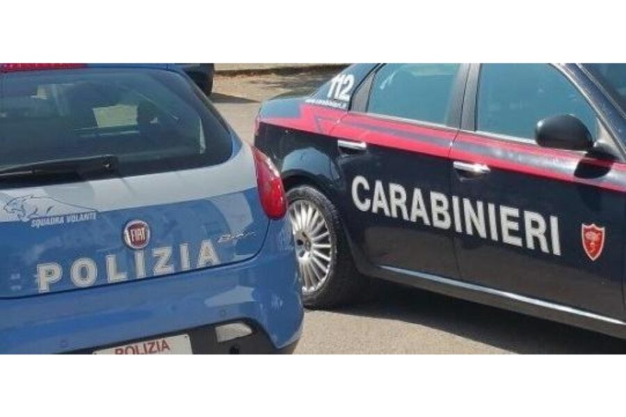 L'azione contro le vetrate della sede a Civitanova Marche