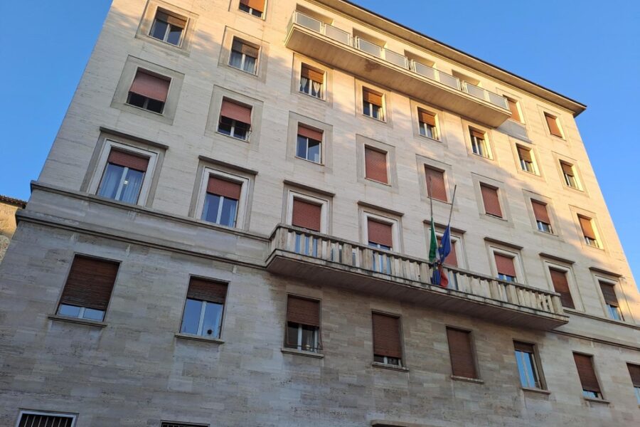 E' successo nella zona della stazione di Perugia. L'uomo accusato di tentato sequestro