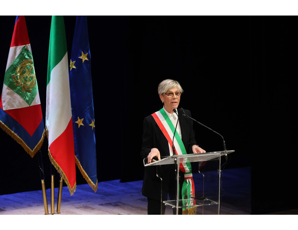 Tenta di strangolare bimbi, la sindaca di Brescia ‘perché ai domiciliari?’