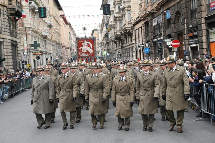 Penne nere in corteo per Gemona