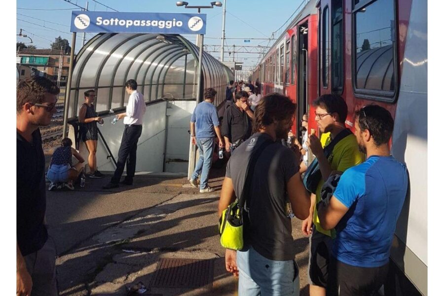 Passeggeri poi trasferiti su un altro convoglio