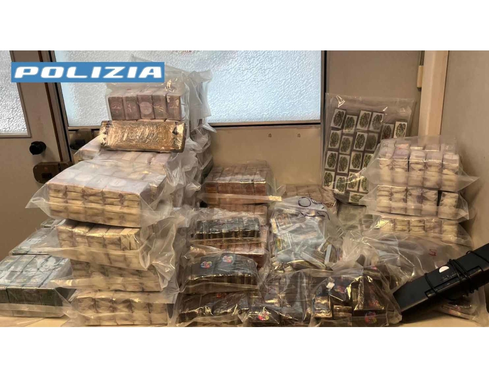Trovati con 190 chili di droga, arrestati dalla polizia