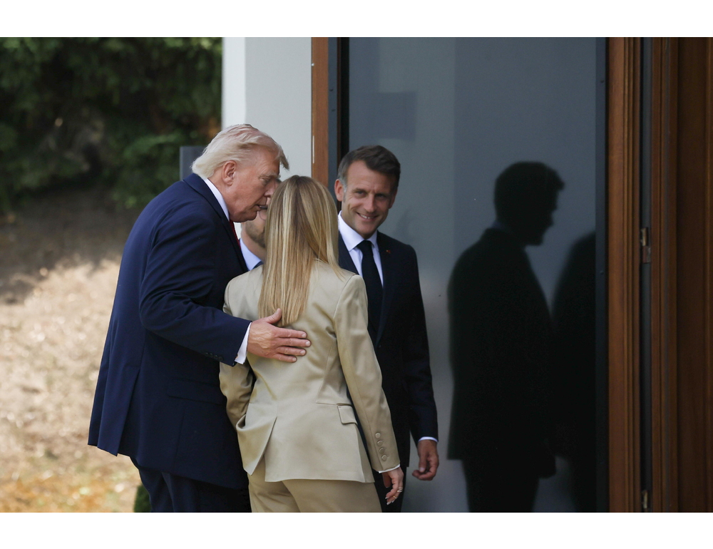 Trump, ‘Meloni mi ha implorato di fare una foto con lei, mi ha fatto pena’