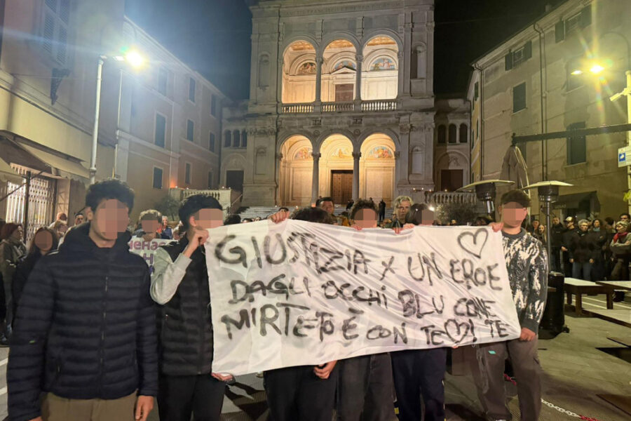 Per i due indagati di 19 e 23 anni cade aggravante futili motivi. Avviso anche al cognato