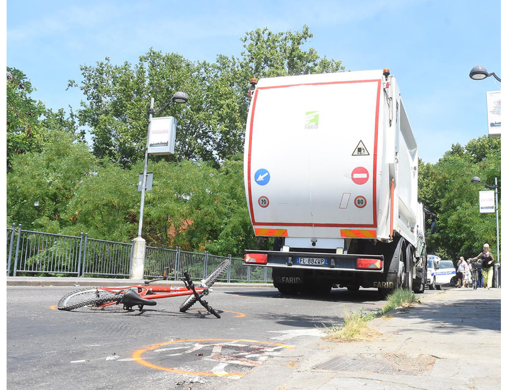 Undicenne morto investito a Reggio, indagato l’autista del camion