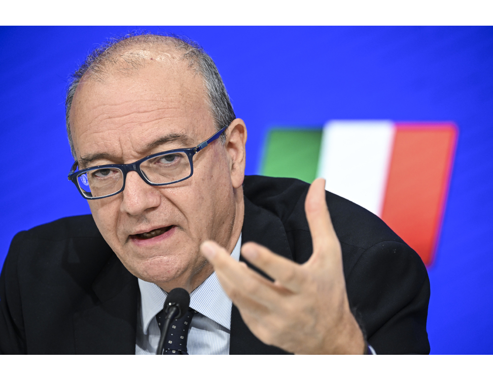 Valditara, IA entra nei programmi scolastici, rivoluzione per la matematica