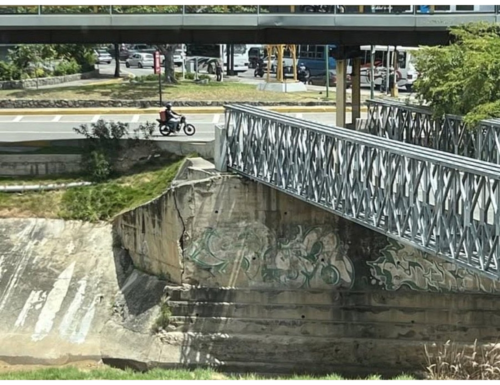 Venezuela, un ponte metallico rimosso a Caracas sarà trasferito a La Guaira