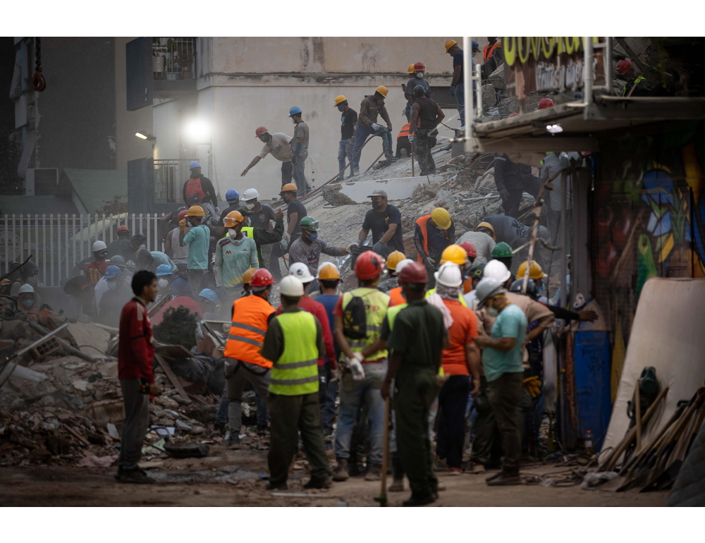 Venezuela, uomo e figlio adolescente salvati quattro giorni dopo il terremoto