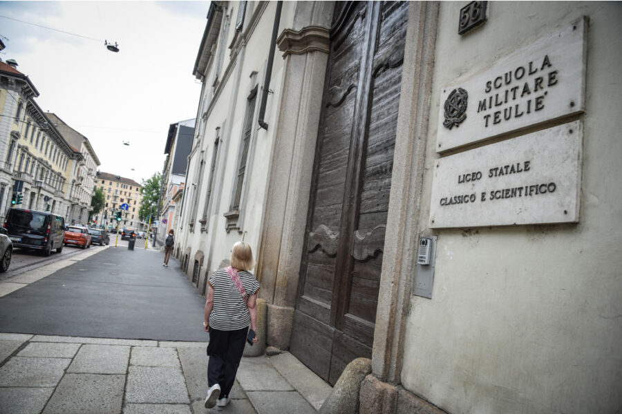 E' accusato di abusi
