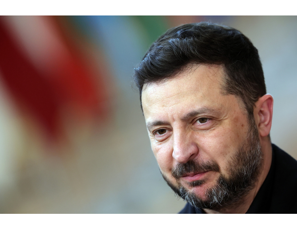 Zelensky, colpite due raffinerie in Russia a 1500 chilometri