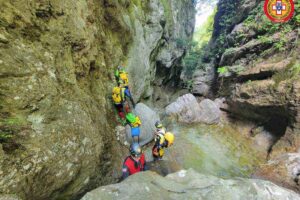 Formazione in forra per il soccorso alpino a Valbrona