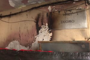 Incendio della notte in vicolo Duomo a Como, indagini sulla causa