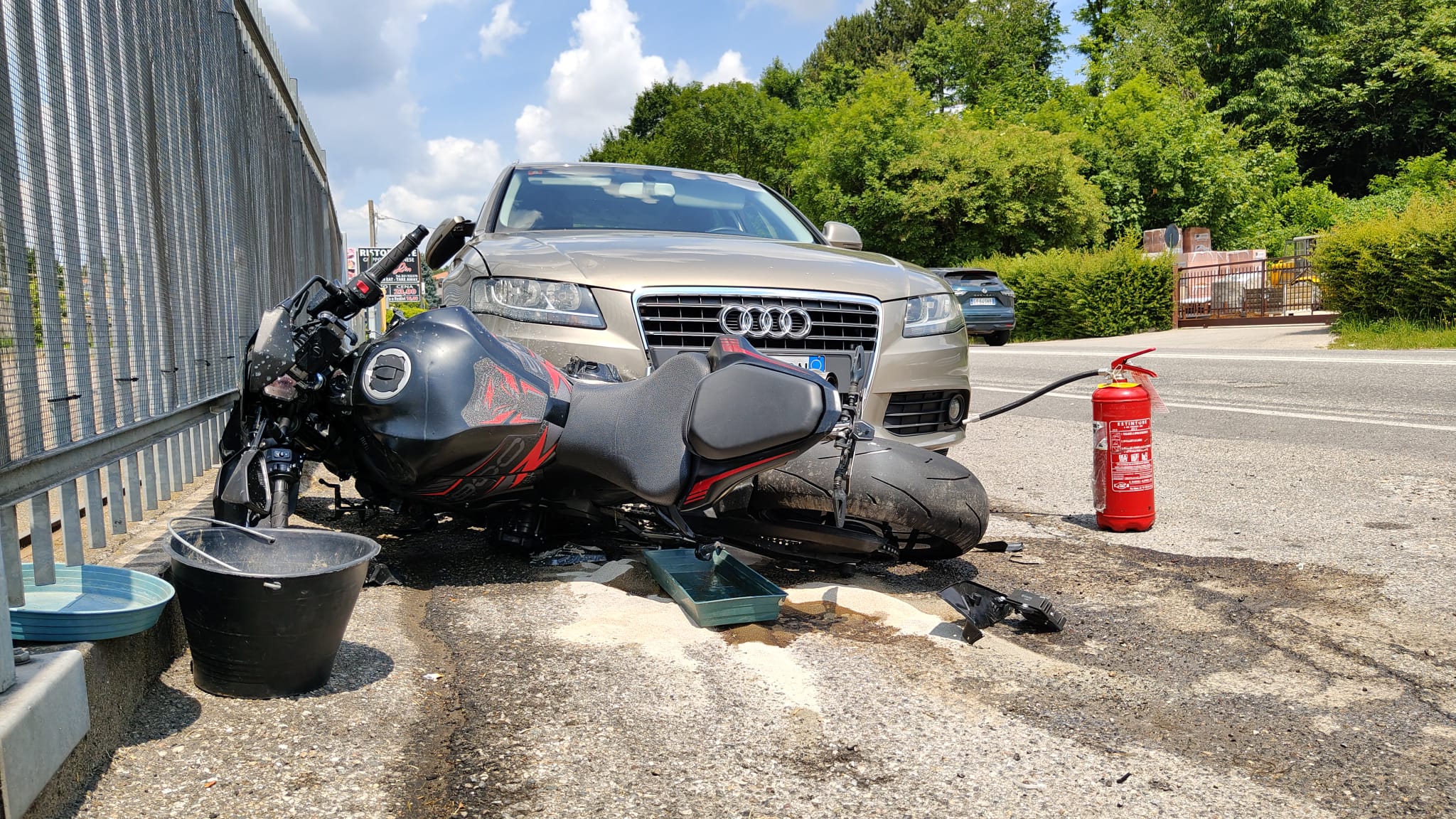 Pedone travolto da una moto ad Appiano Gentile, gravissimo
