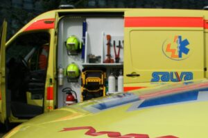 Tragedia a Porto Ronco, 75enne affoga nel lago