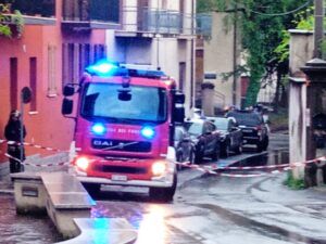 Esplosione di petardi Villa Guardia, 15enne ferito in modo grave
