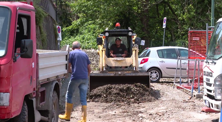 cittadini puliscono le strade di Blevio