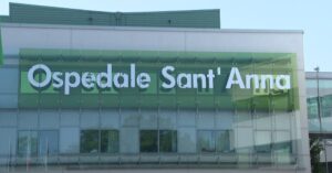Ubriaco minaccia medici e infermieri del pronto soccorso, poi tenta di aggredire i poliziotti: denunciato un 49enne