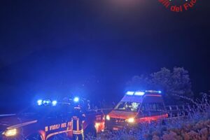 San Bartolomeo Val Cavargna, in moto contro un muro nella notte. Gravi due giovani
