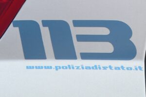 Como, beve alcolici tra gli scaffali e nasconde la merce nei pantaloni. Arrestato 59enne
