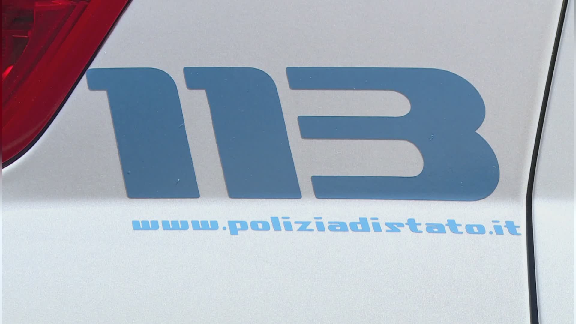Como, beve alcolici tra gli scaffali e nasconde la merce nei pantaloni. Arrestato 59enne