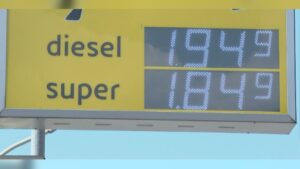 Stop allo sconto carburanti, da oggi nuovi rincari. Gli autotrasportatori: “Perdite del 25%”