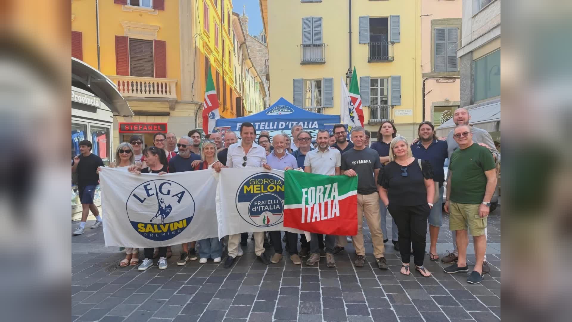 Como, il centrodestra unito scende in piazza. Molinari (FdI): “Il candidato sarà un politico”