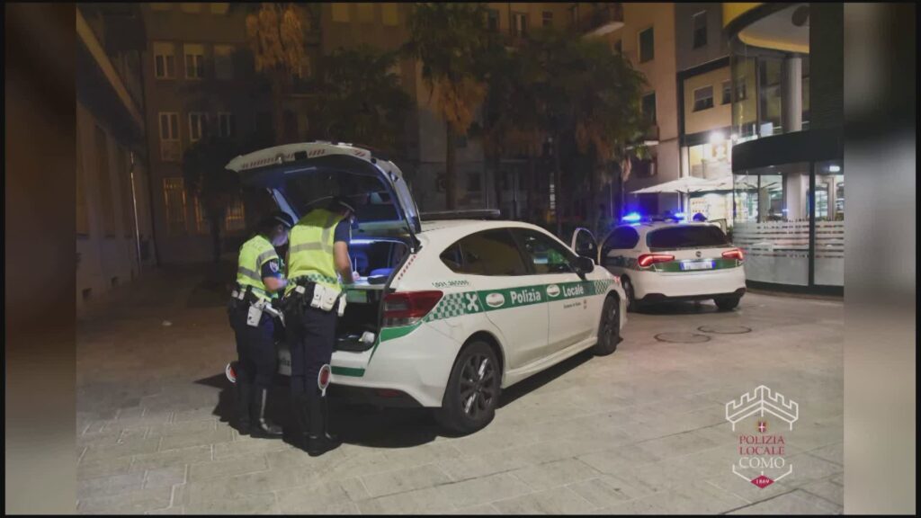Discoteca nella casa vacanze e velocità folle in Napoleona. Notte di controlli della polizia locale