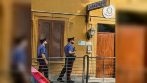 Cocaina ed eroina nei boschi di Cadorago. Pusher arrestato, droga e contanti sequestrati