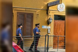 Cocaina ed eroina nei boschi di Cadorago. Pusher arrestato, droga e contanti sequestrati