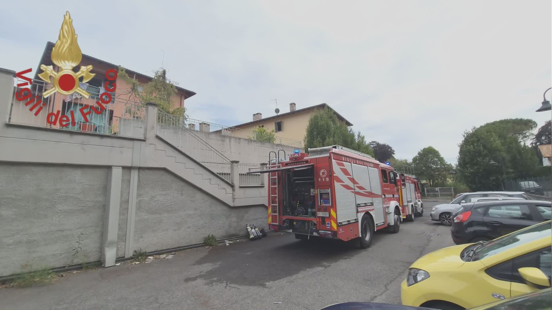 Erba, incendio nel condominio. Soccorse 11 persone, 7 sono state portate in ospedale