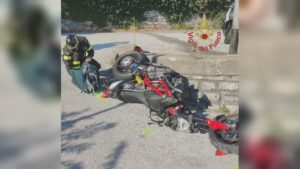 Incidente a Moltrasio, è in prognosi riservata a Varese il motociclista 36enne ferito nello schianto